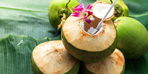 beneficios agua de coco